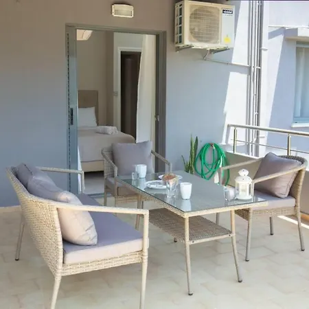 Blue And * חאניה